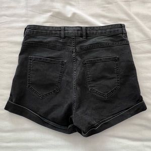 H&M - High waisted shorts